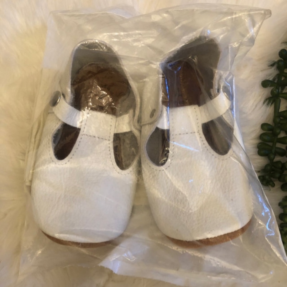 BNIB size 7 Mon Petit Shoes White Glow T-straps!